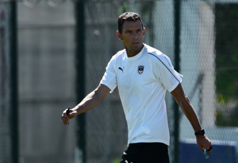 "Bordeaux" suspend criticism-prone manager G. Poyet