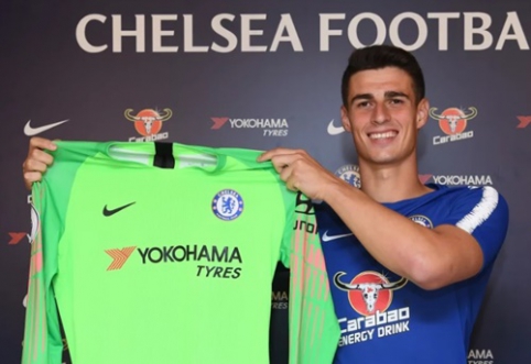 Official: "Chelsea" bought goalkeeper Kepa for a record sum