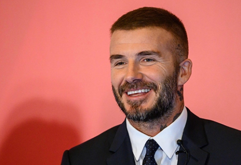 "David Beckham discussed with Zinedine Zidane the possibility of moving across the Atlantic"