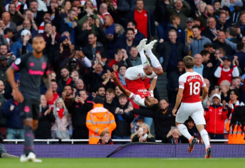 "Arsenal" defeated "Everton" and extended the winning streak