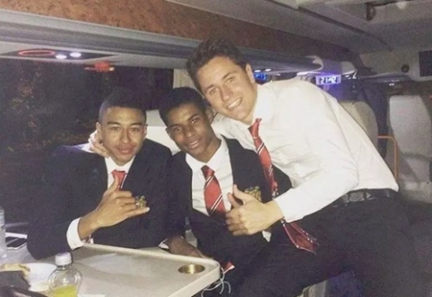 POP: Manchester United bus worth 400 thousand - with a kitchen and 45 TV screens (PHOTO)