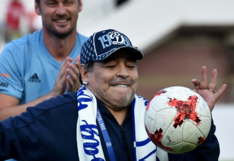 D. Maradona leaves Belarus and takes over a job at a Mexican club.