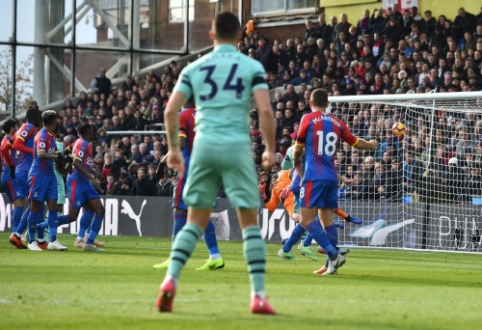 "Crystal Palace" ends "Arsenal" winning streak, "Chelsea" crushes "Burnley"