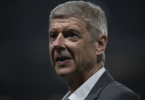 A. Wenger became a candidate to coach "Milan"