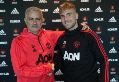 L. Shaw received a new contract at "Man Utd" club