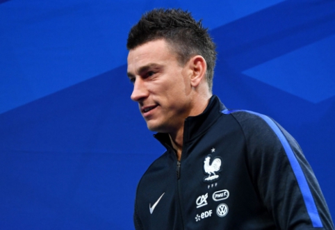 L. Koscielny, who ended his career in the French national team, criticized D. Deschamps