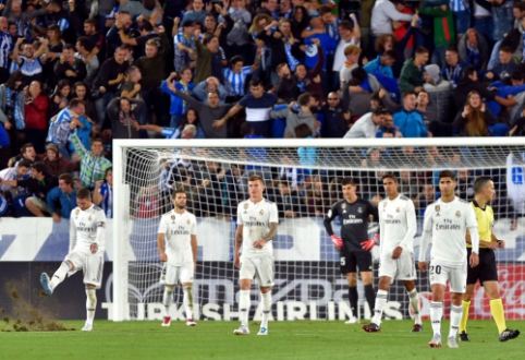 "Alaves" left "Real" without points in the last second of the match experiencing a goal drought.