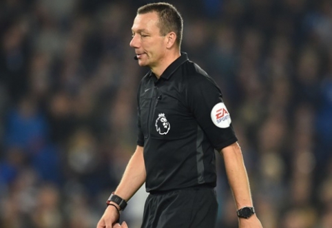 In the Premier League, the referee had to remove an item rarely seen in stadiums from the field.