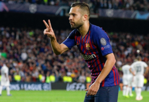 J. Alba is surprised why "Barca" still hasn't started talking about a new contract