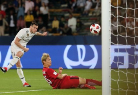 "G. Bale, who scored a hat-trick, led "Real" to the final of the World Club Cup"