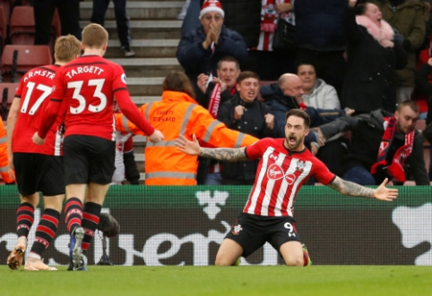 "Southampton" ended "Arsenal"s unbeaten streak, E. Hazard led "Chelsea" to victory