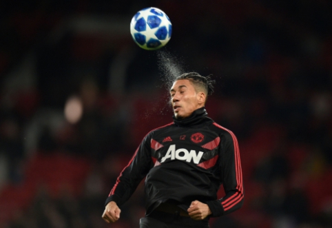 Are Christmas coming early? "Man Utd" linked the future with C. Smalling