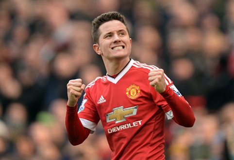 A. Herrera will sign a new contract with "Man Utd"