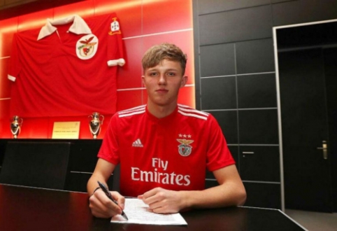 A Young Lithuanian negotiates with the "Benfica" club