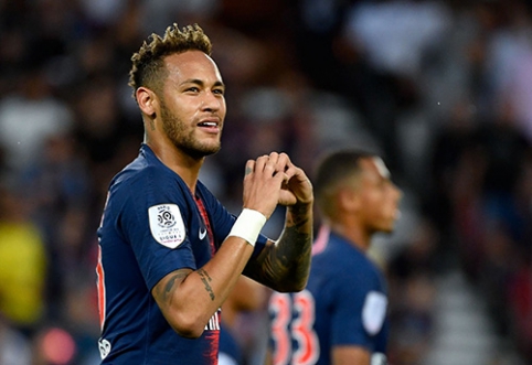 Neymar celebrated PSG's goal so enthusiastically that he forgot he was injured