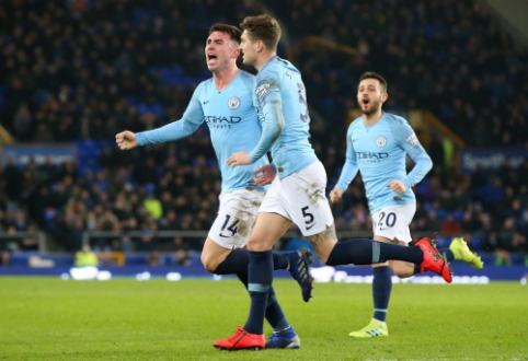 "Man City" beat "Everton" and leveled points with "Liverpool"