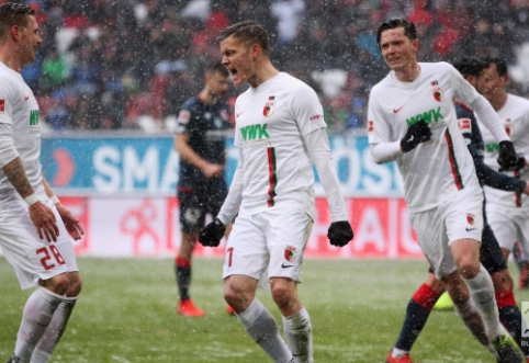 A. Finnbogason's hat-trick allowed Augsburg to secure victory in Germany