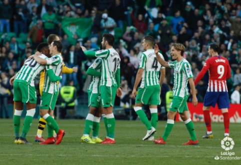 "Barca" can breathe a sigh of relief: "Real Betis" ended "Atletico"s unbeaten streak.