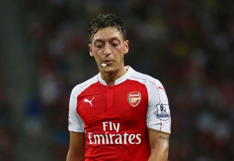 W. Gallas: "M. Ozil only plays when he wants to"