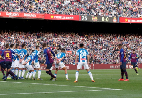 Great L. Messi led "Barca" to victory in the city derby, "Atletico" crushed "Alaves"