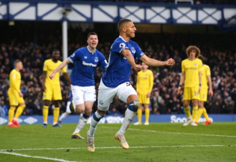 "Everton" punished "Chelsea", "Liverpool" barely missed out on "Fulham"