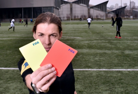 For the first time, a female referee will officiate in "Ligue 1" matches.