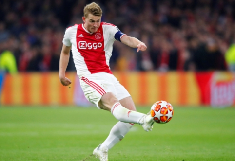 M. de Ligt will join "Bayern" or "Barcelona" in the summer