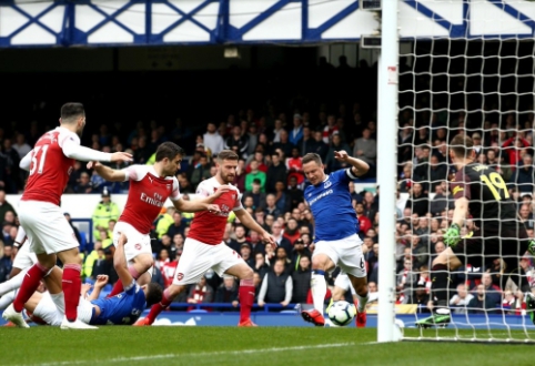 "Everton" stunned "Arsenal" in front of their fans.