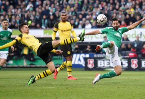 "Borussia" released victory from their hands in the second half