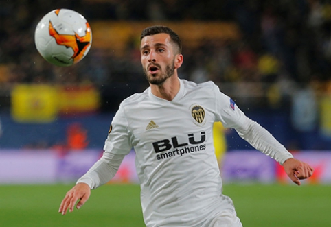 "Valencia" caught the interest of "Atletico" and "Napoli" clubs with their players