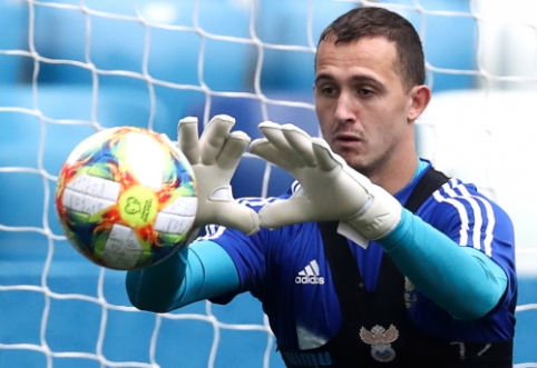 Russian national team goalkeeper detained at the airport drunk and causing a commotion