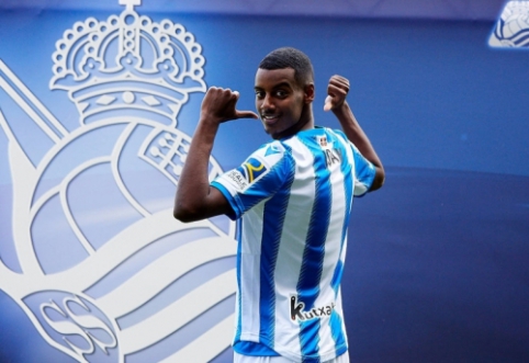 Official: "Real Sociedad" acquires A. Isak from "Borussia" club