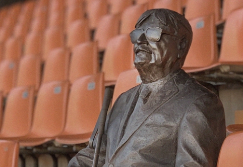 The Valencia team honored a loyal fan especially