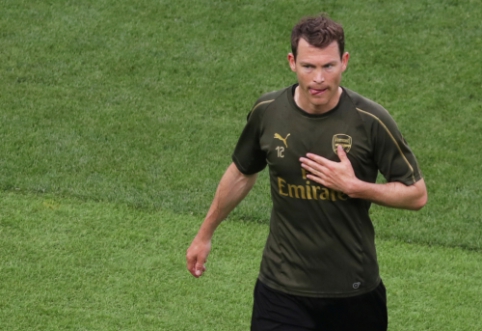 S. Lichtsteiner leaves "Arsenal"