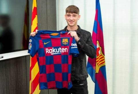 "Barcelona" acquired a 16-year-old Englishman hunted in Europe