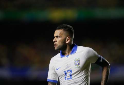 July 11 transfers and rumors: D. Alves catches the eye of a "Premier" league giant