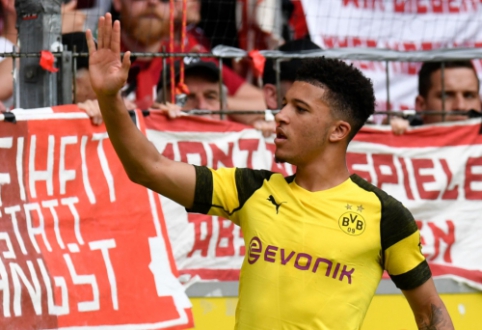 W. Rooney urges J. Sancho not to rush to leave Dortmund.