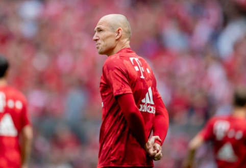 Dutch football legend A. Robben announces the end of his career