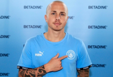 Official: "Man City" re-signs defender Angelino