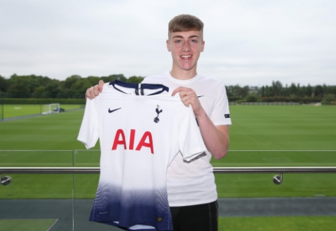 Official: "Tottenham" team added J. Clarke