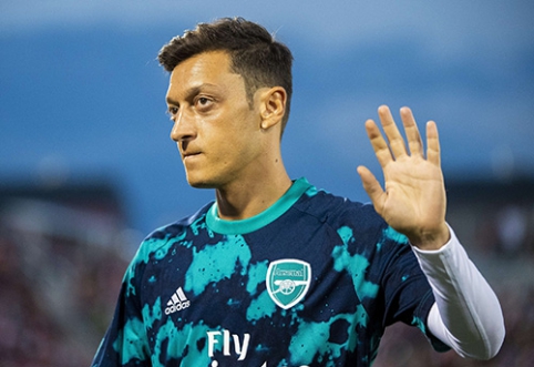 U.Emery: M.Ozil remains in "Arsenal" team