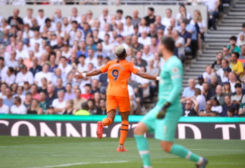 "Newcastle" defeated the "Tottenham" team playing on their home ground