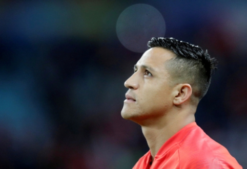 G. Neville: "Sanchez's arrival at "Man Utd" turned into a real disaster"