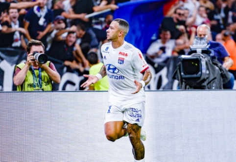 "Lyon" in France "bombarded" opponents' goals