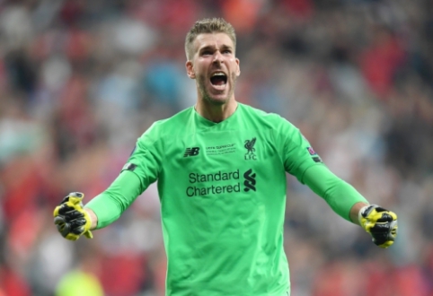 The price of victory: "Liverpool" supporters injure Adrian fleeing onto the pitch