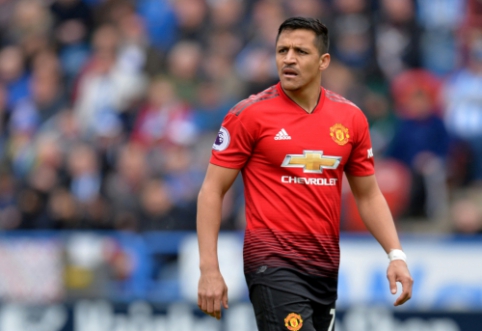 O. G. Solskjaer denied rumors about A. Sanchez's departure.