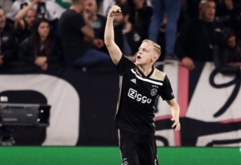 E. ten Hag: Van de Beek leads negotiations with another team