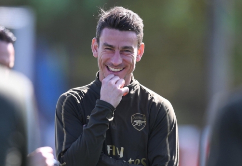 Official: L. Koscielny sold to "Bordeaux" club