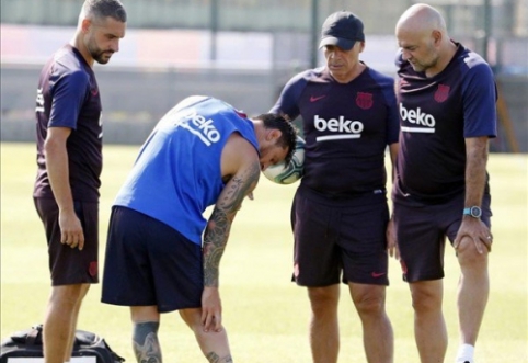 L. Messi suffered an injury in the first "Barcelona" training session.