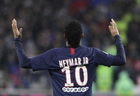 A. Herrera believes Neymar can win the "Ballon d'Or" award